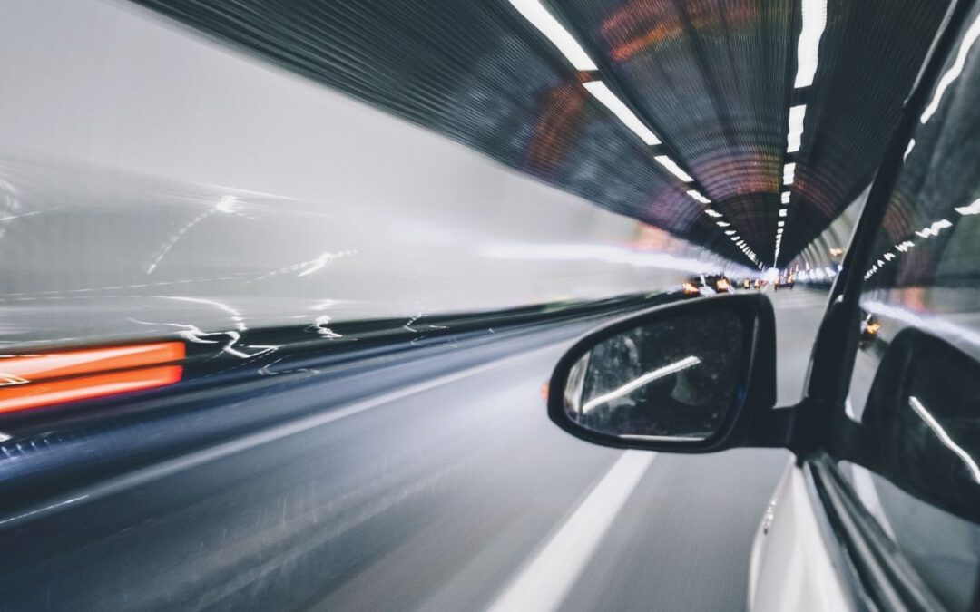 Traffic Tunnel (Bild: Alessio Lin auf Unsplash)