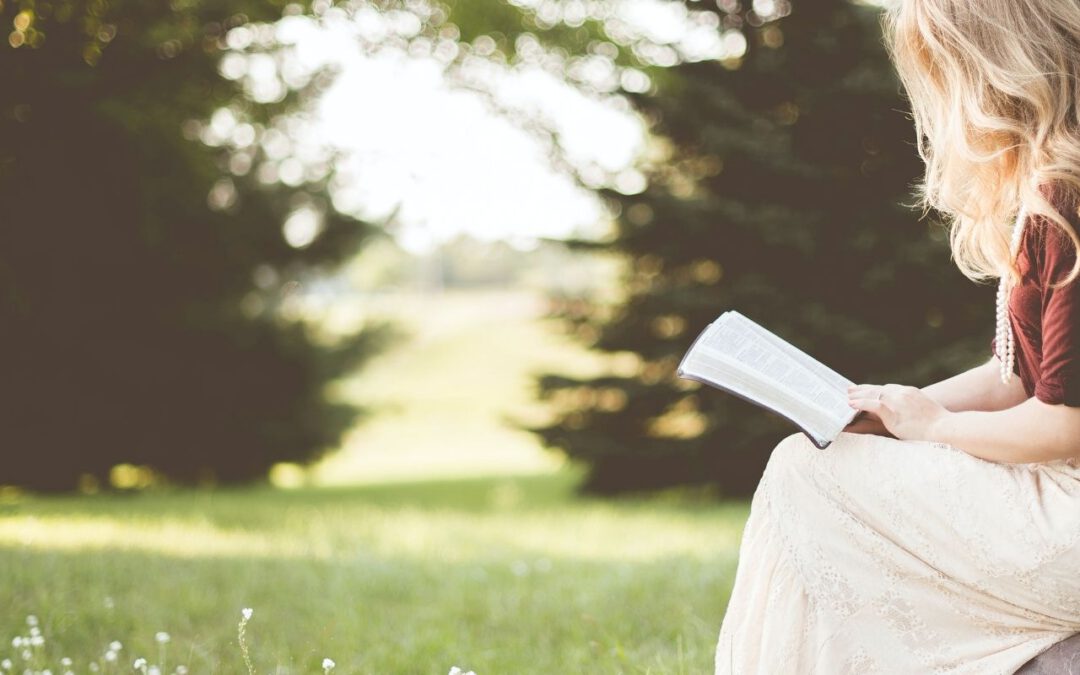 Reading Woman (Bild: Ben White auf Unsplash)